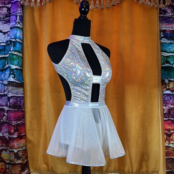 EUC White Rave Skirt - Picture 3 of 8